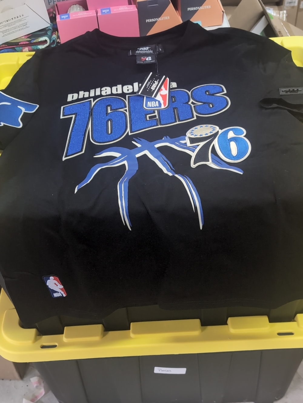 T-shirt with Philadelphia 76ers logo